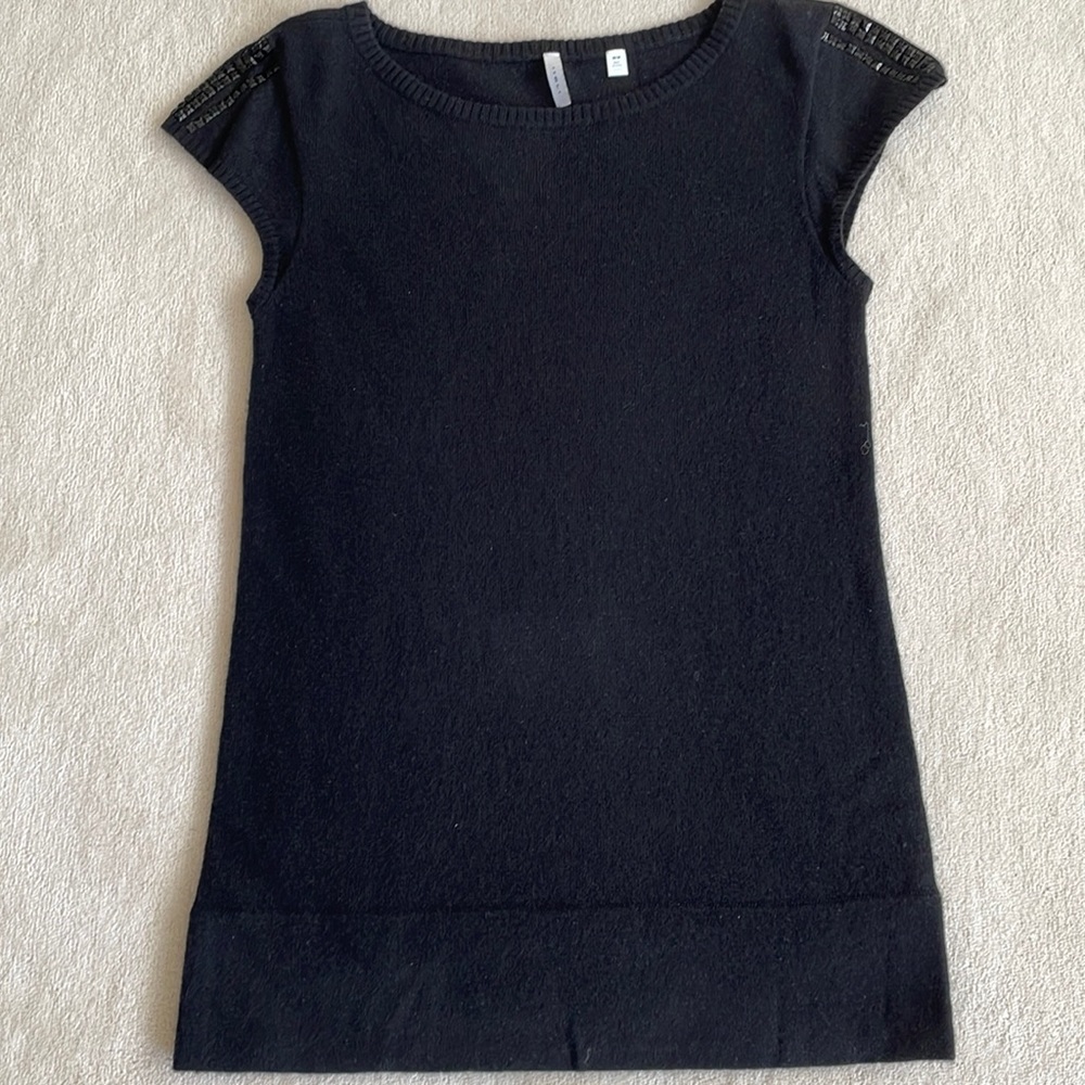 IISLI 100% black cashmere sleeveless sweater/ vest with beading. Size m